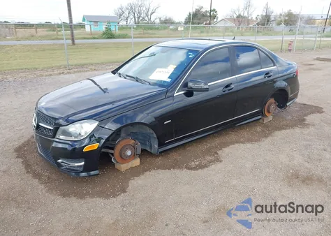 2012 Mercedes-Benz C 250 Sport z USA, uszkodzony, nr VIN WDDGF4HB5CA616419